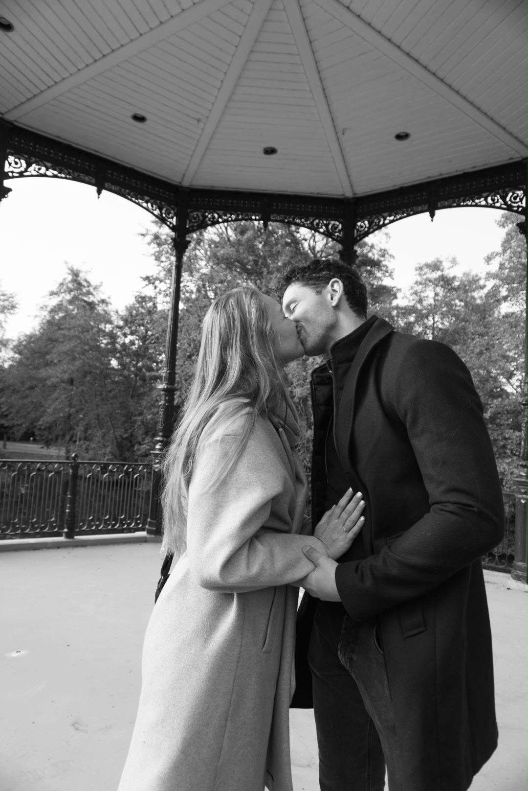 Samantha en Timo onder het prieel